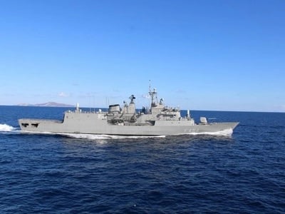 Ελληνικά πολεμικά πλοία έξω από τα χωρικ...