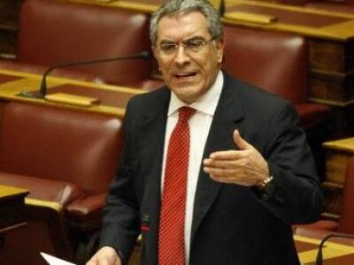 Άφησε τη Βουλή...ξερή: Ο Καπερνάρος «βλέ...