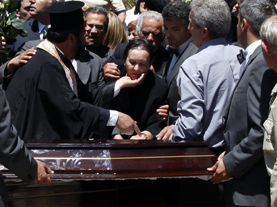 Ράγισαν και οι πέτρες στην κηδεία της  Π...