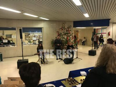 Γιορτινό, μουσικό κλίμα στο Νοσοκομείο τ...