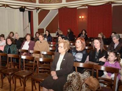 Στον απόηχο της γυναικείας προσφοράς και...