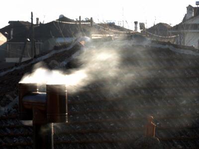 Σύννεφα αιθαλομίχλης από το πρωί στην Πά...