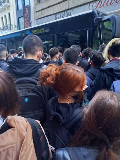 ΠΑΤΡΑ - ΦΩΤΟ: Της κακομοίρας στις στάσεις του ΚΤΕΛ για Πανεπιστήμιο