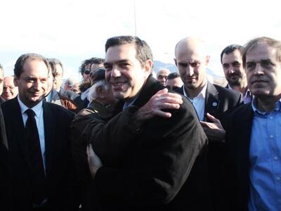 Στην αντεπίθεση η κυβέρνηση, με περιοδεί...