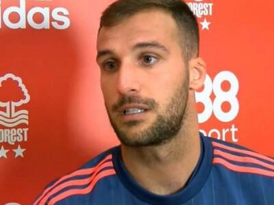 Ο Βέλλιος στο πλευρό του Λεωνίδα Κουτσού...