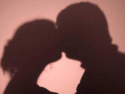 Ο υποψήφιος ρώτησε αν η σύζυγός του, η ο...