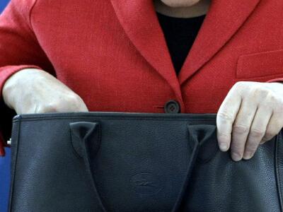 Της άρπαξαν την τσάντα την ώρα που πήγαι...