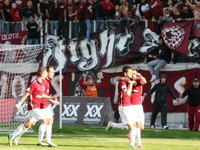 Φούρμπολ Λιγκ: Ακάθεκτη στην κορυφή η Λά...