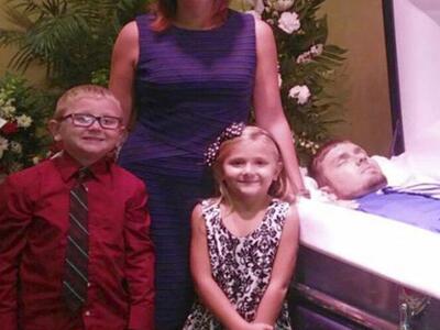 Φωτογραφήθηκε με τα παιδιά της δίπλα στο...