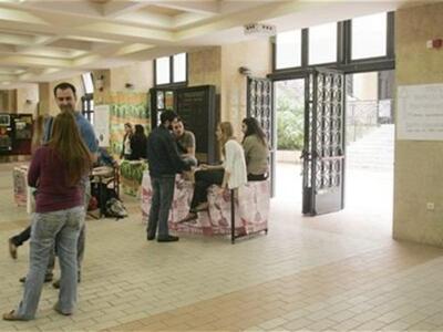 Σε "στρατηγείο" αντιμνημονιακώ...