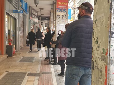 Πάτρα: Ουρές έξω από super market λόγω l...
