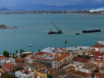 Φορτηγό πλοίο που μεταφέρει λίπασμα, προ...