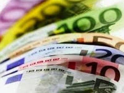 Σερβιτόρος βρήκε 900 ευρώ στα σκουπίδια ...