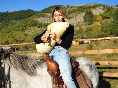 Δεν άφησαν νεαρή μουσικό να ανέβει στη σ...