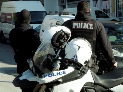 Πάτρα: Μπούκαρε στο μαγαζί και βούτηξε το κινητό