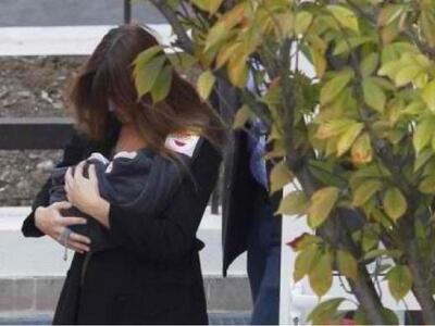 Οι πρώτες φωτογραφίες της Κάρλα Μπρούνι ...