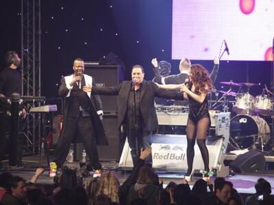 Οι Vegas με τον Βασίλη Καρρά