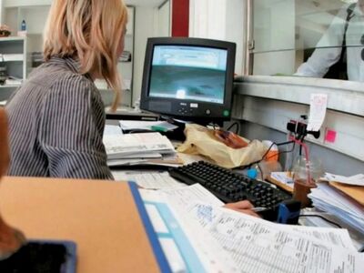 Στο «τραπέζι» η άρση μονιμότητας στο Δημ...