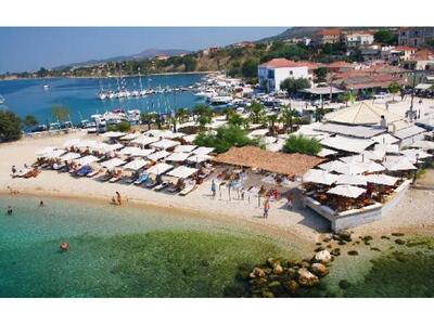 Δυσοσμία στο λιμάνι Παλαίρου από εγκλωβι...