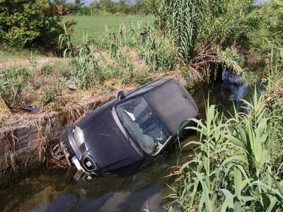 Καλύβια: Απίστευτο τροχαίο-Σε αύλακα κατ...