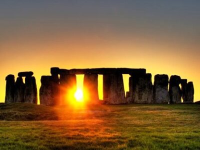 Χιλιάδες άνθρωποι στο Στόουνχεντζ για το...