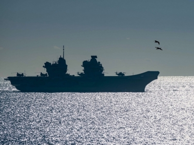 Βρετανία: Στέλνει πολεμικά πλοία και ελι...