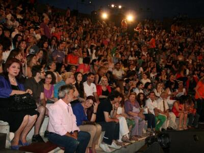 Δείτε φωτογραφίες από την παράσταση «Άμλ...