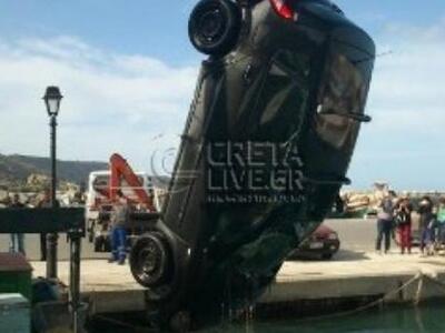 «Βουτιά» θανάτου στα νερά του λιμανιού