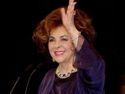  «Ντίβα» ακόμα και στην κηδεία της η Ελί...