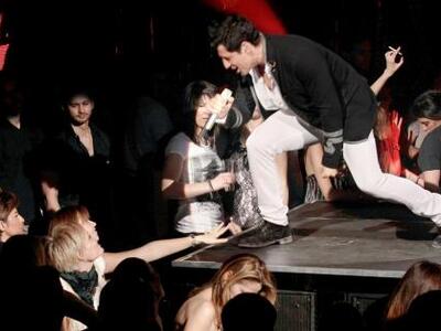 Σάκης Ρουβάς: Τα έδωσε όλα στη συναυλία ...