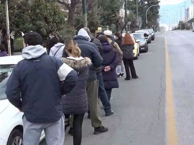 Ουρές και απίστευτη ταλαιπωρία για ένα covid test