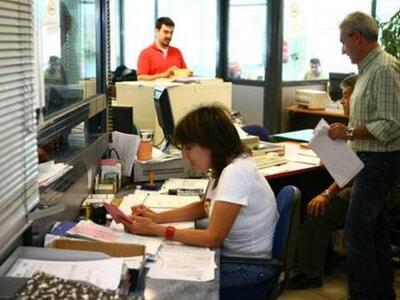 Καταργούνται 1.300 θέσεις μονίμων υπαλλή...