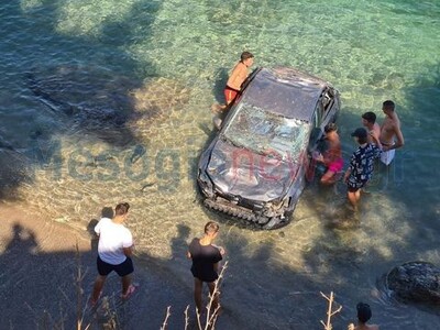 Αυτοκίνητο βούτηξε σε παραλία από ύψος 8...