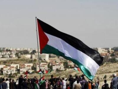 ΔΕΙΤΕ τη φωτογραφία με τα ανήλικα στην Π...