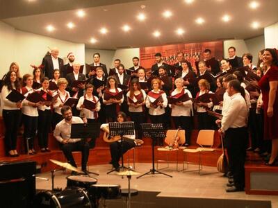 Η τετράφωνη μεικτή χορωδία του Πανεπιστη...