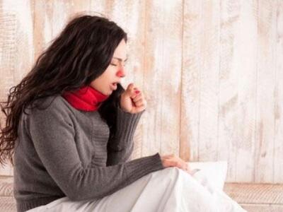 Πνευμονία: Tι την προκαλεί, πώς μεταδίδε...