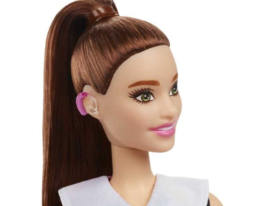 Barbie: H πρώτη κούκλα με ακουστικά βαρηκοΐας 