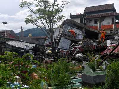 Ινδονησία: 73 οι νεκροί από τον σεισμό τ...