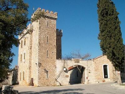 «Αι γενεαί αι πάσαι» στην Αχάια Clauss