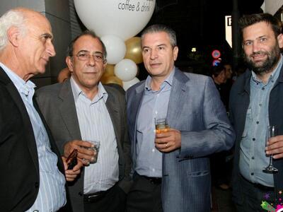 "Χαμός" στα εγκαίνια του De Mo...