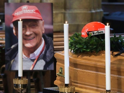 «Δάκρυσαν» οι ουρανοί στο «αντίο» του Λά...