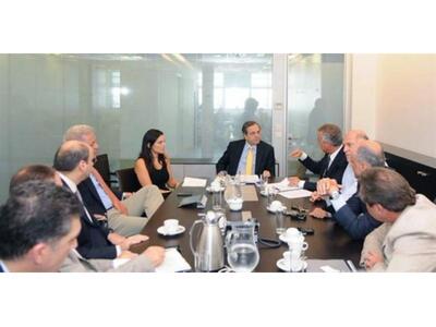 ΝΔ: εμμένει στα σκοτεινά σημεία των εμπρ...