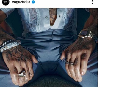 Ρούχα Valentino, ρολόι Cartier, κοσμήματ...
