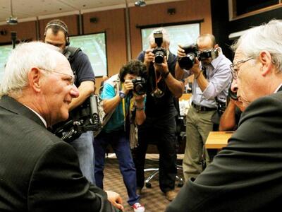 Σόιμπλε υπέρ Γιούνκερ για το σκάνδαλο με...