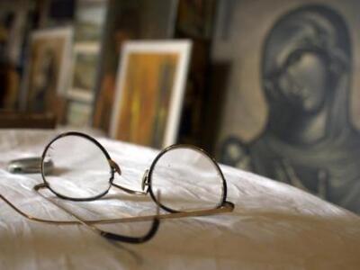 Προσωπικά αντικείμενα του ποιητή θα εκτί...