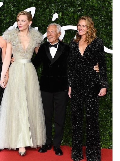 Ο Giorgio Armani ανάμεσα στις μούσες του...