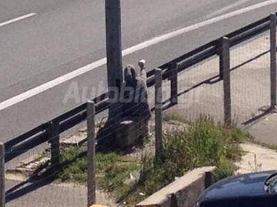 Απίστευτο: Καμουφλαρισμένη γιαγιά με μηχ...