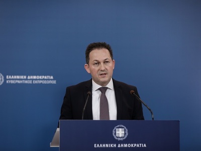 LIVE: Η ενημέρωση των πολιτικών συντακτώ...