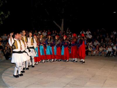 Επέστρεψαν τα χορευτικά του Παγκαλαβρυτι...