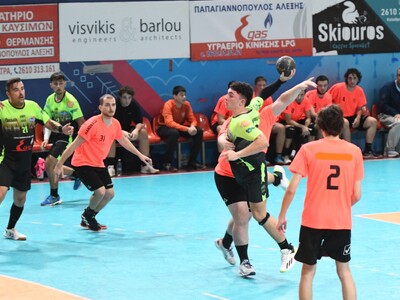 Στα δύσκολα άνδρες και γυναίκες της Ακαδ...